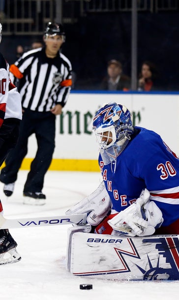 Lundqvist sticking with Rangers during rebuilding